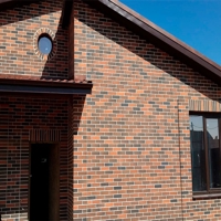 Кирпич лицевой Арский 1.4НФ флеш Россо гладкий 